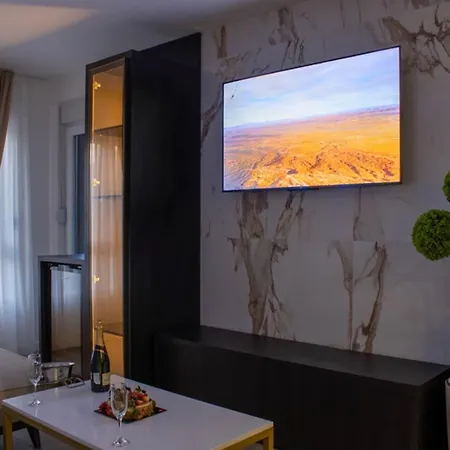 Apartment Tesla Gold *